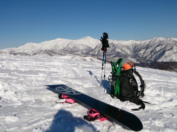 ドロップ準備中の後ろにそびえる白山