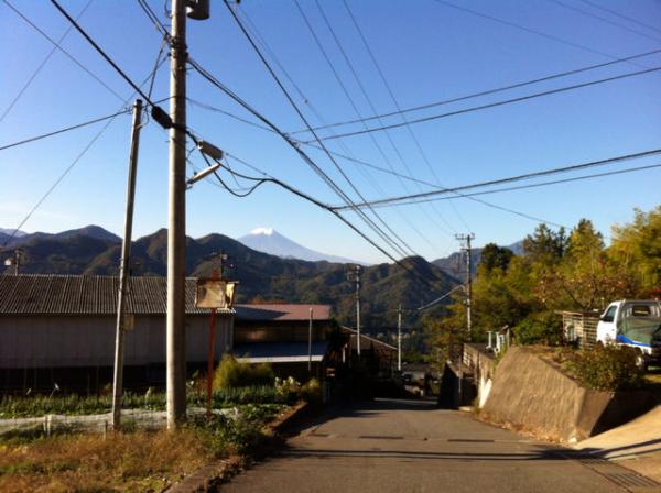 駅降りて歩いてすでに富士山が！！