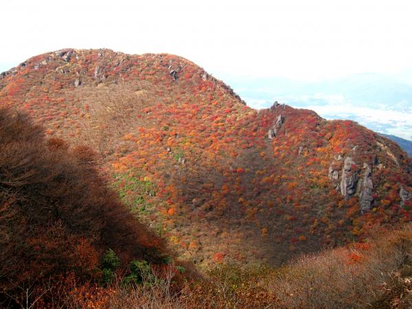 三俣山北峰は見事な紅葉でした！