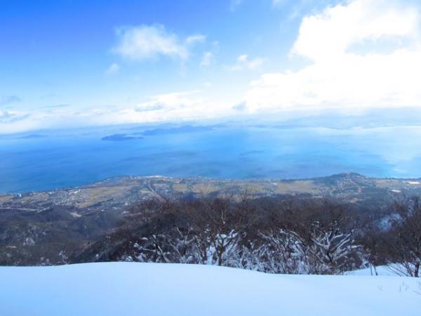 頂上から琵琶湖を望む
