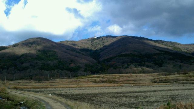 駐車場より宝篋山。