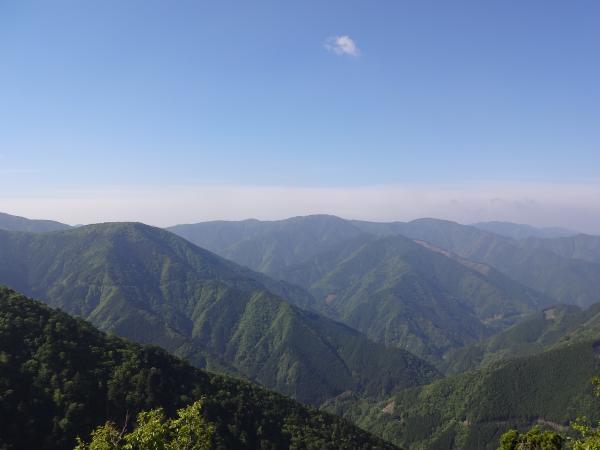 「四国の屋根」四国山脈東部が見渡せます！美しい。