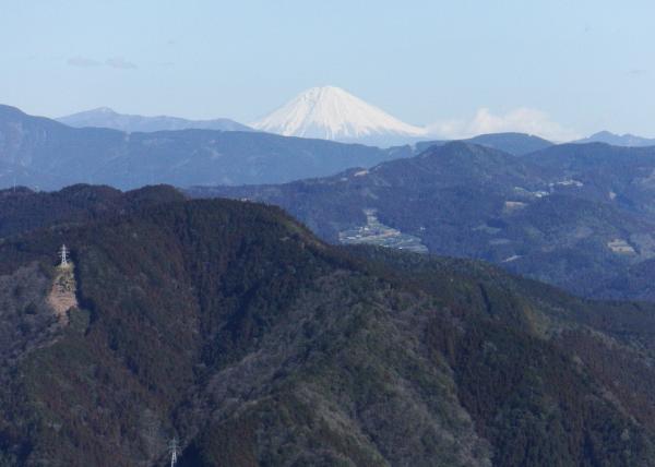 道中唯一ある展望所（鉄塔）からの富士山。