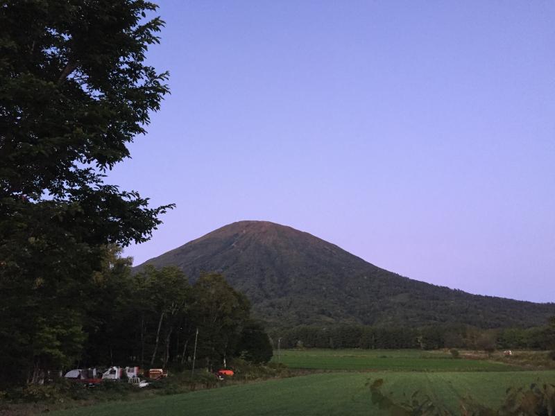 朝の羊蹄山