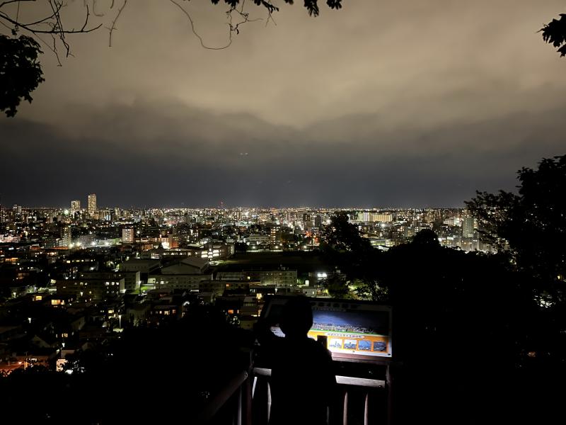 大ナマコ山からの夜景。仕事帰りに街を見下ろしましょう。