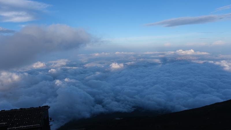 富士山の影、強は雲もありきれいに映りませんでした