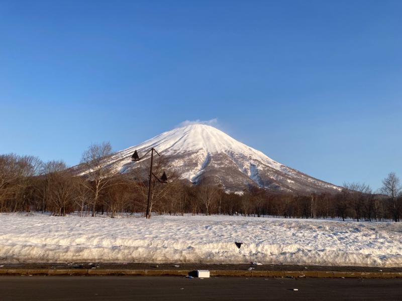 快晴☀最高の登り出しです。駐車場にゴミが散らかってるのが気になりますね。