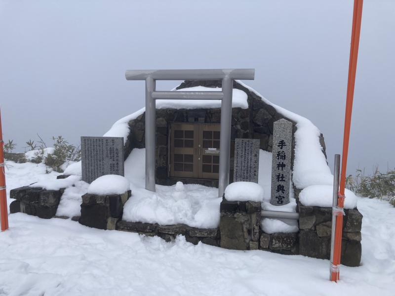 山頂神社。今シーズンもよろしくお願い致します。