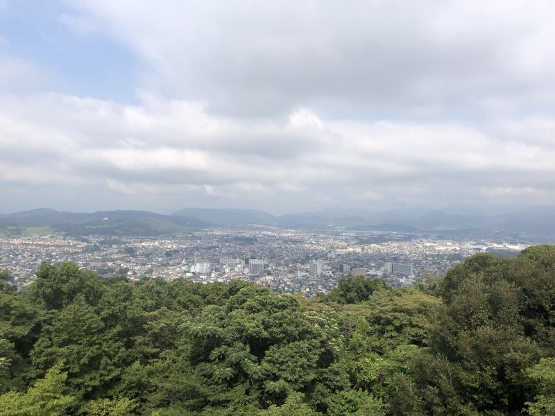 権現山の展望台から。今日は富士山見えず。
