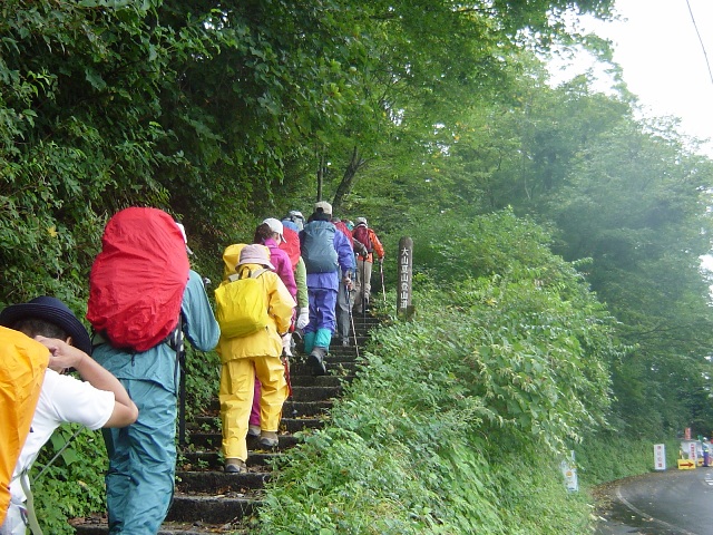 小雨？の中スタートです