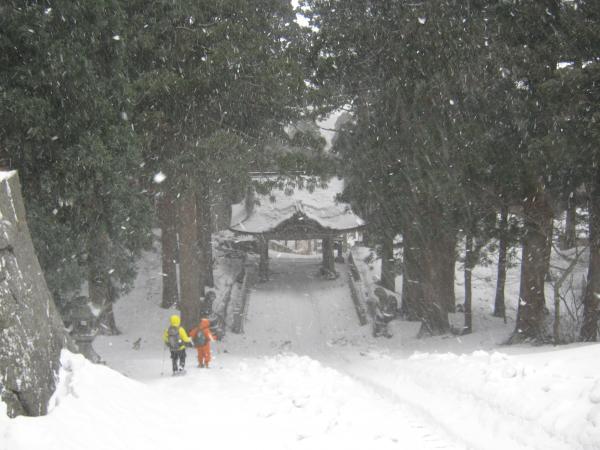 大神山神社の門