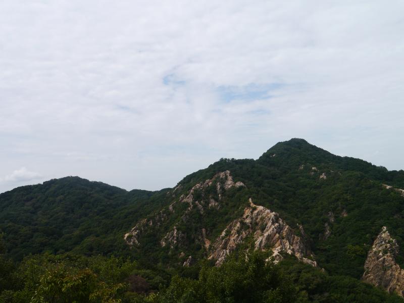 東山から見た横尾山、栂尾山