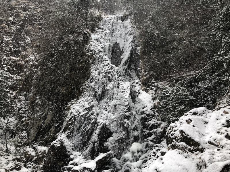 扁妙の滝と笠形山　終日雪でした