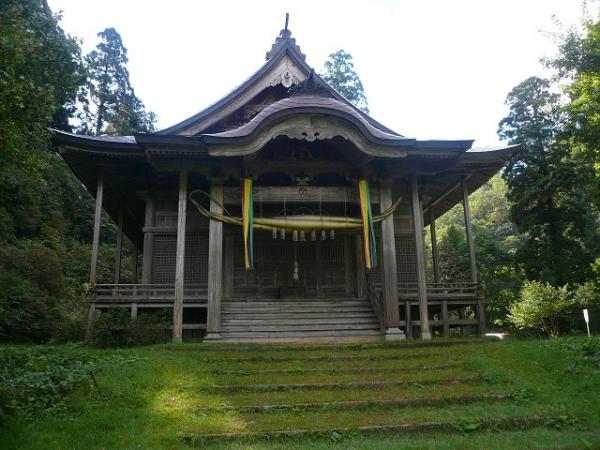 登山口の二王子神社