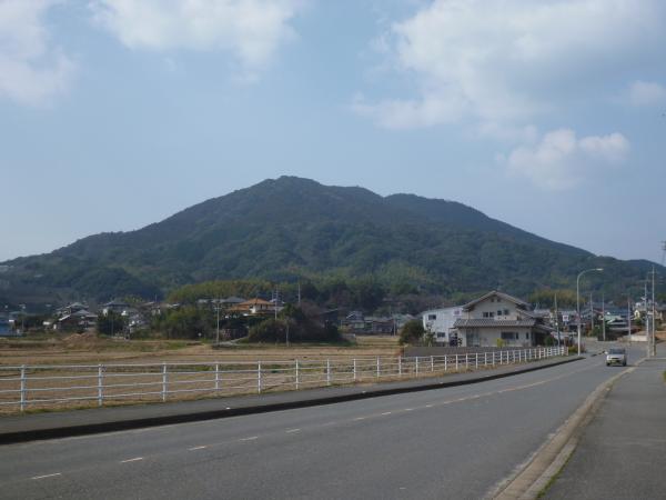糸島富士、筑紫富士とも呼ばれている可也山
