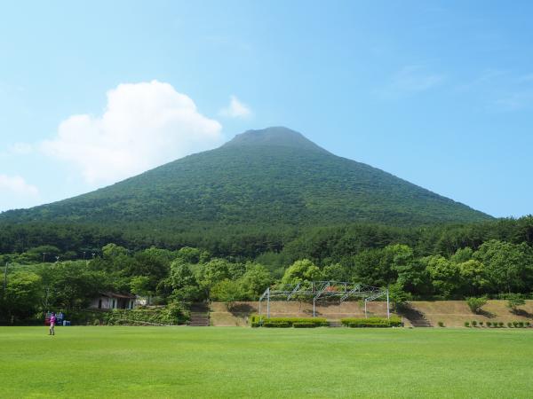 別名薩摩富士　きれいな独立峰