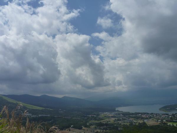 高指山からは山中湖と富士山が一直線に見える、、はず。。。