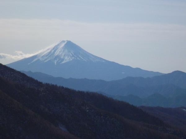 石丸峠付近からはきれいな富士山が望めます。