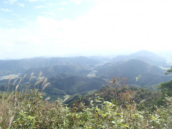 丹波焼の里近くの名峰です。山頂からの展望も素晴らしいですよ！