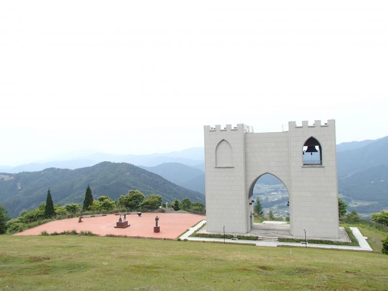 リューバンベール（日本最大の鐘）を有する「ベルピール公園」からスタートです。