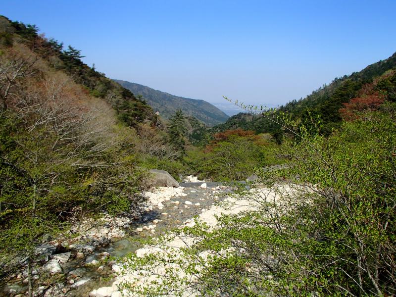 沢が豊富な釈迦が岳周辺は爽やかな風が抜けていく気持ちいい場所が多いです。