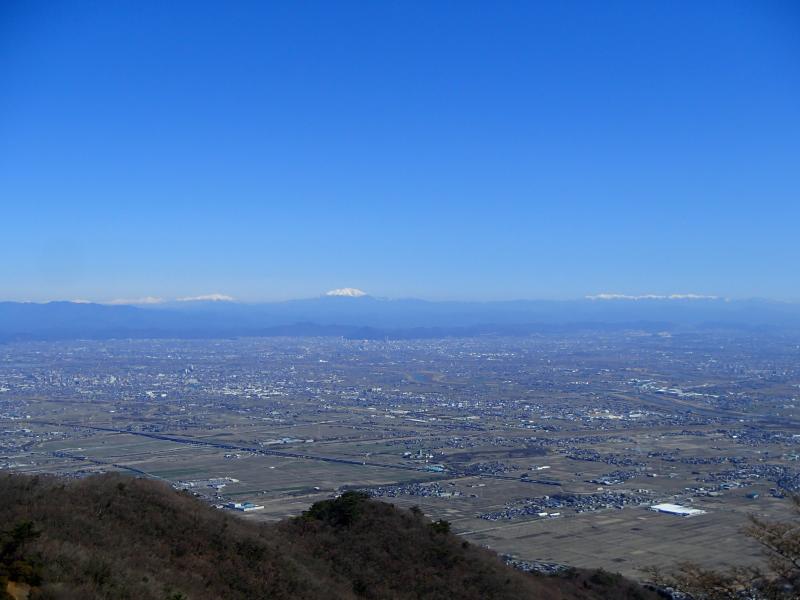 小倉山からの展望。空気が澄んでいたおかげで御嶽山から北アルプス、白山や中央アルプス等、雪をまとった高峰が一望できました！