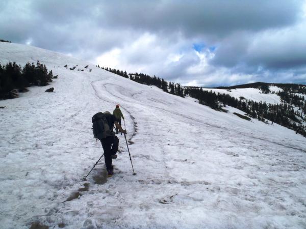 おなかも膨れたので頂上に向かって、いざ！