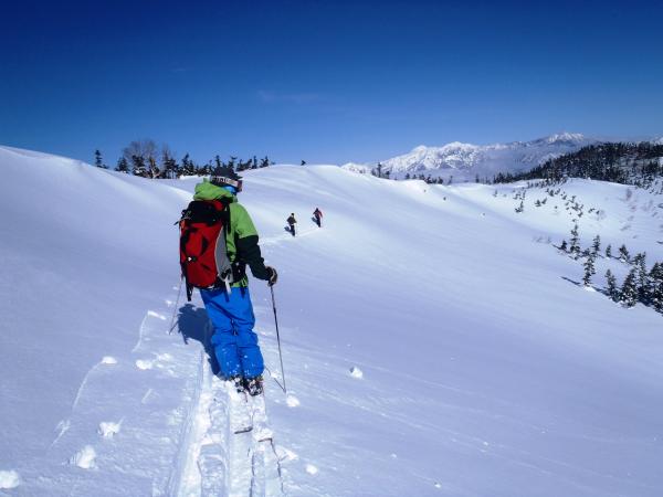 ずっとトラバースが続きます。右側の斜面を滑りたい・・・(>_<)