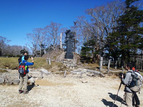 神武天皇の銅像