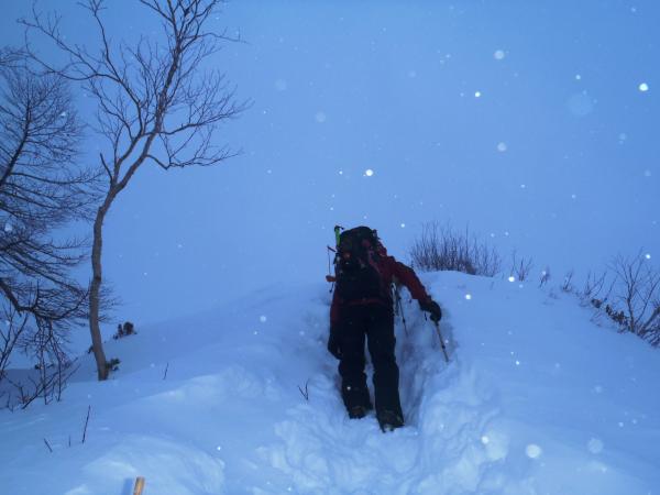 雪もさらに深くなり、かなり冷えてきて寒いです