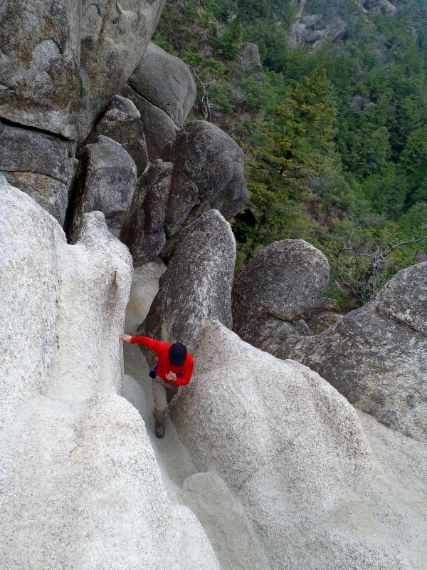 もろい花崗岩です。