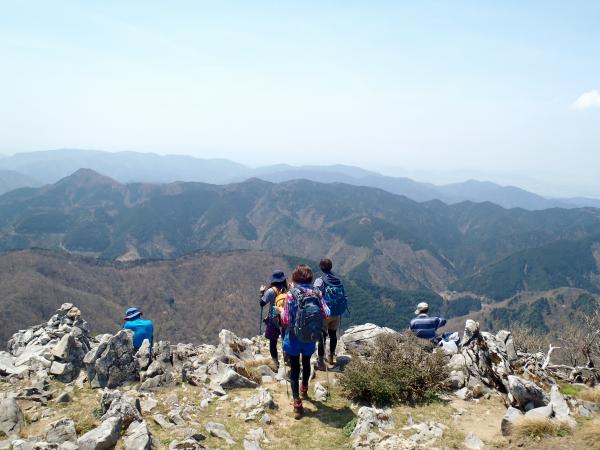 急崖のボタンブチからの絶景！
