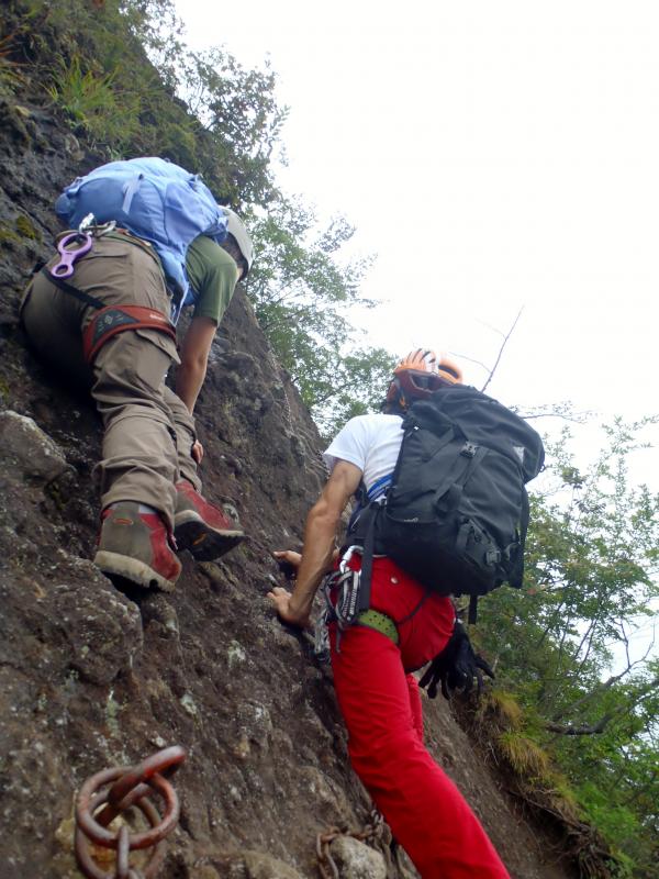右へトラバースするのですが、ハンパなく緊張しました！