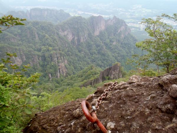 ビビリ岩を登りきった所からの景色。裏妙義が見えます！