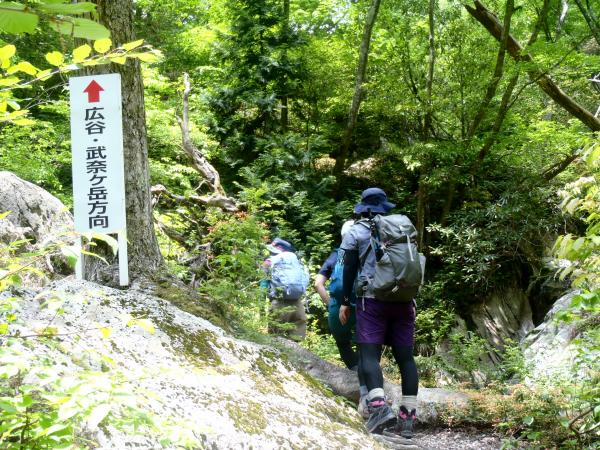 核心部は終わったので、あとはひたすら歩くだけ。