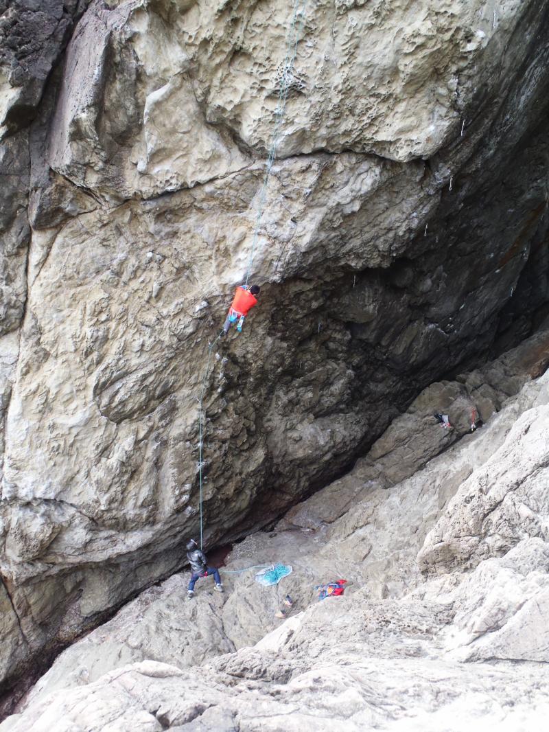 サウダージ　5.12ｂ/ｃ　（写真は間に合わず、クイックドロー回収中でした）