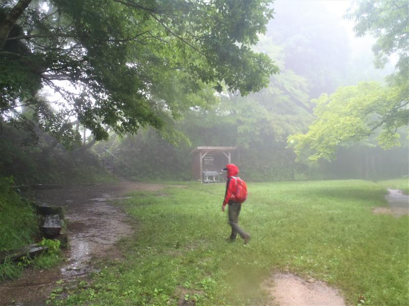 水道があるのでドロドロになった手が洗えます。そして誰もいません。