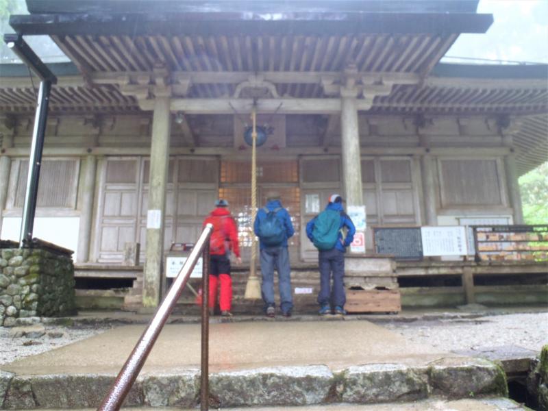 みんなでお参りします。