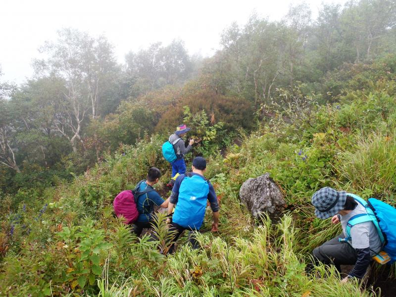 そば屋が閉まってしまうので急いで下山です！ やはり戸隠そばは食べないといけません!!