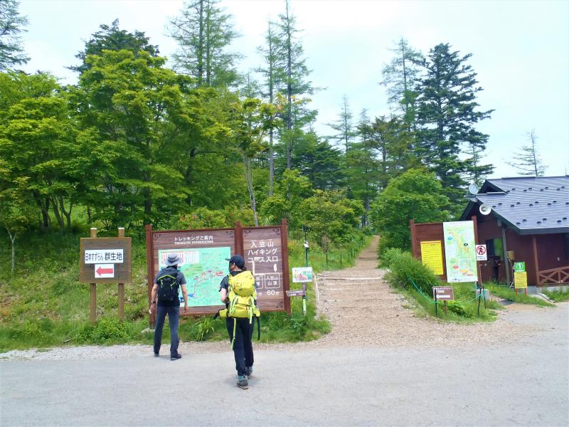 入笠山ハイキングコース入口。どちらから行こうか？