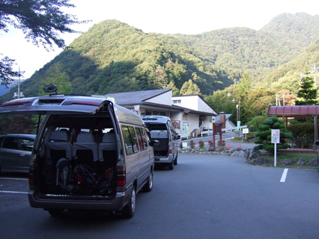 広河原までは車で行けませんので、芦安駐車場に車をとめて、今回はタクシーで広河原に行きました。