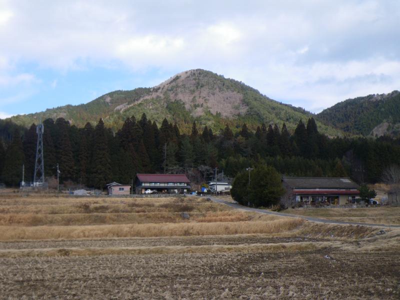 集落から見る岩伏山