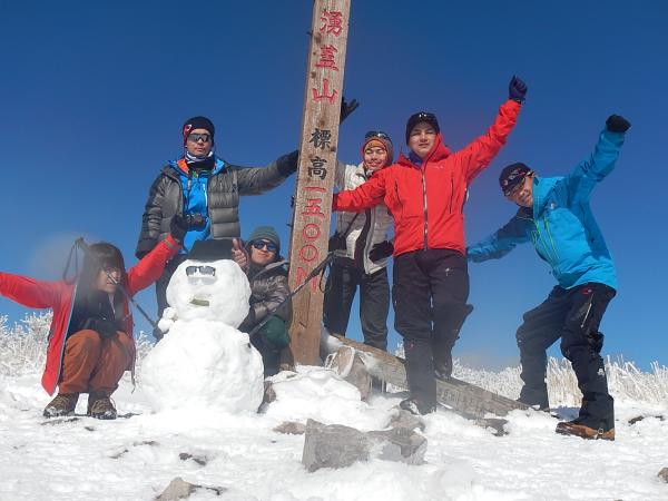 頂上で記念写真with雪ダルマ