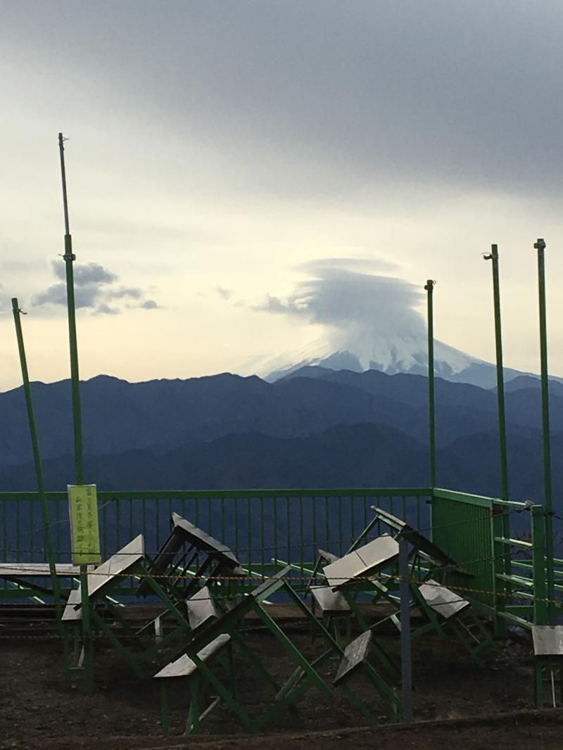 陣馬山山頂から富士山