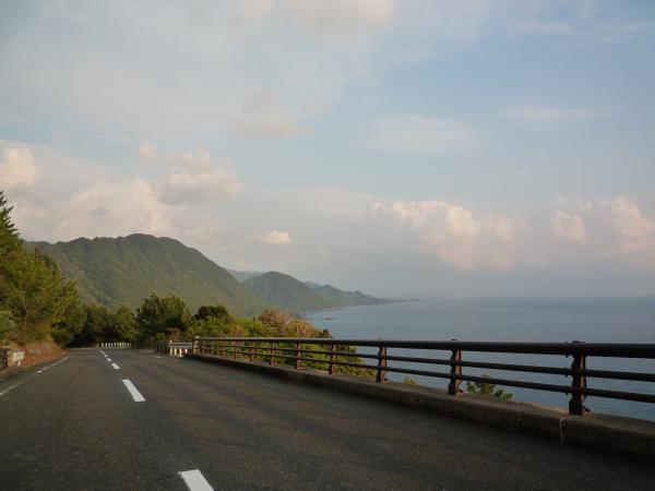 西部林道　海と山が融合するこの風景がお気に入り。