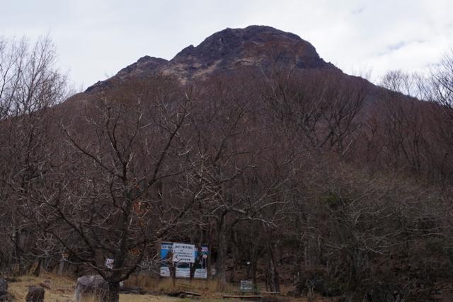 正面登山口からは由布岳が見えます。