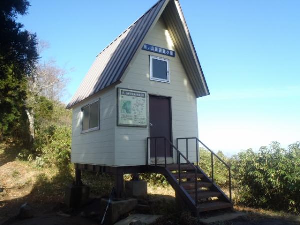 氷ノ山 晩秋の夜長を小屋で過ごす 兵庫県 マウンテンリサーチ 登山用品 アウトドア用品の専門店 好日山荘