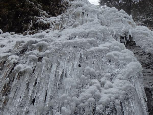 氷の扁妙の滝