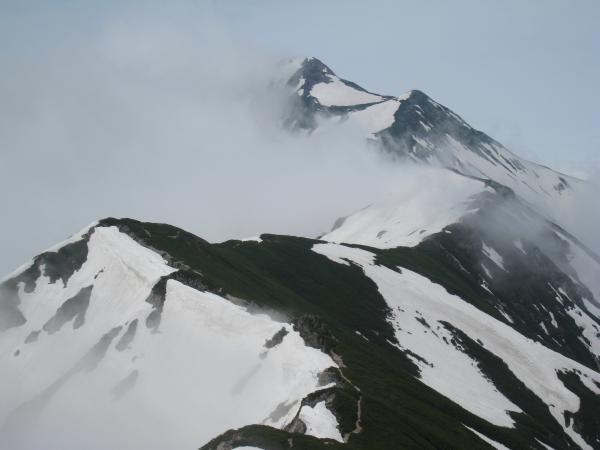 残雪の笠ヶ岳