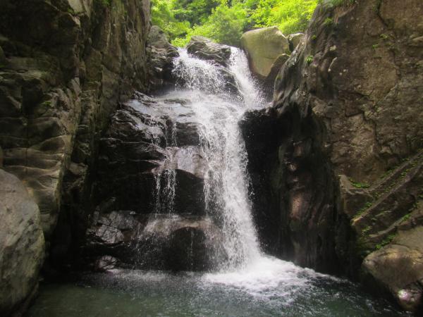 渋川は大きな廊下をもつ鈴鹿の佳渓